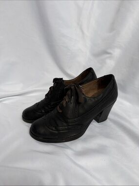 Natural Soul Black Lace-Up Heeled Oxfords